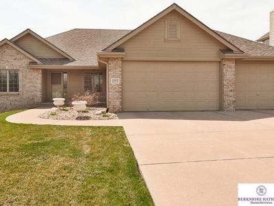 10413 Hillcrest Dr, La Vista, NE, 68128