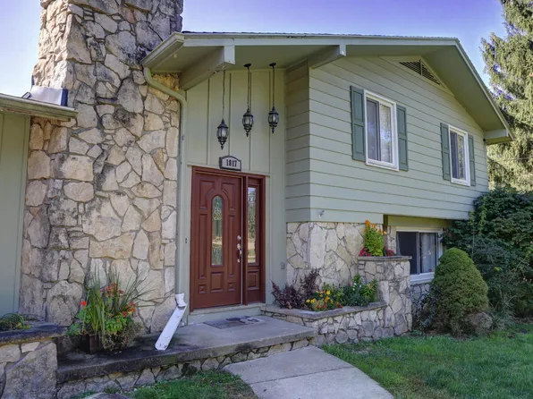 1817 S Walmont Rd, Jackson, MI 49203