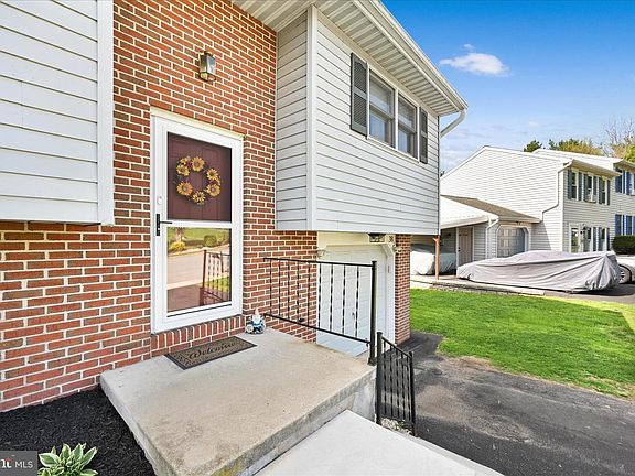 5th image of 38 Pickford Dr