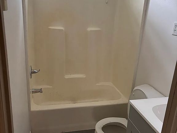 3rd image of 1117 Pear St #101