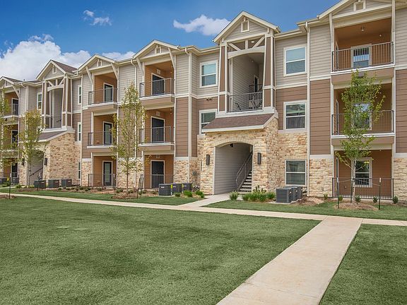 Vantage at Hutto - Community