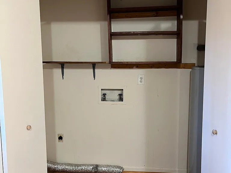2437 Parkview Ave — Photo 5