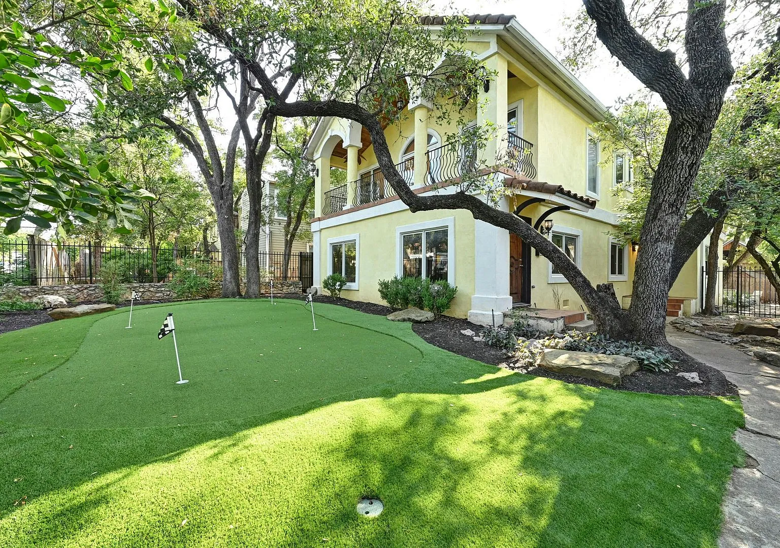 6Bed/4Bath in West Campus — Photo 1