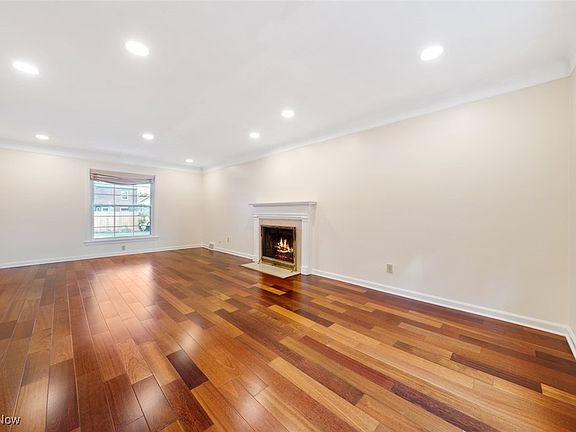 5th image of 1532 Parkwood Rd