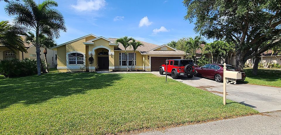 1st image of 19498 Devonwood Cir