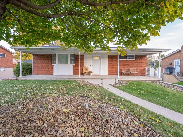 136 Long Dr, Irwin, PA 15642