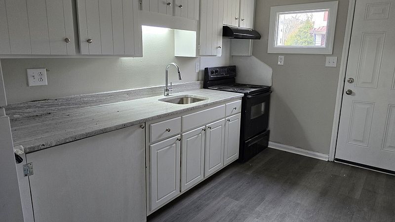1st image of 214 N Discovery St
