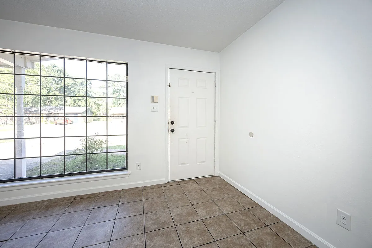 Building Photo - 5612 Rose Dr