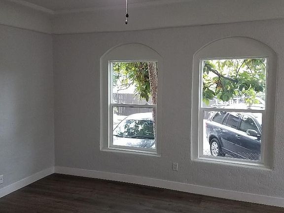 2nd image of 125 W Palmer Ave #9