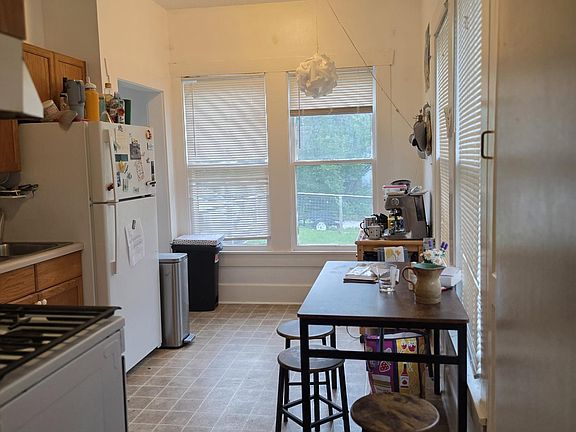 5th image of 709 E 45th St