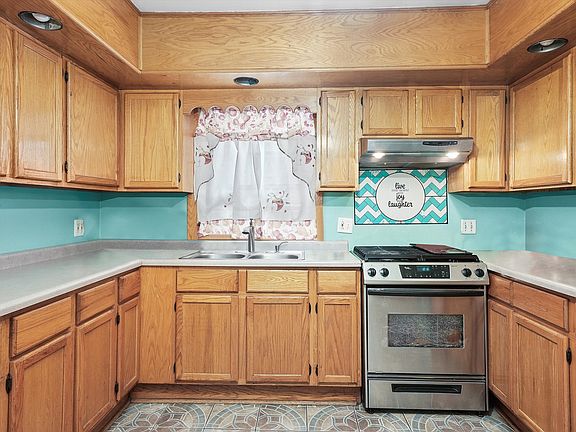 5th image of 2642 S 59th Ct