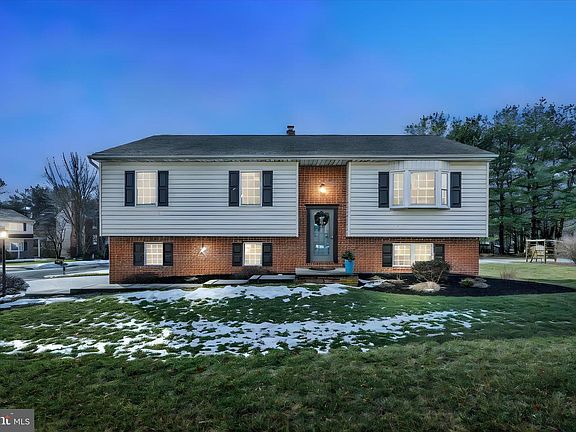 5th image of 3481 Coronet Ave