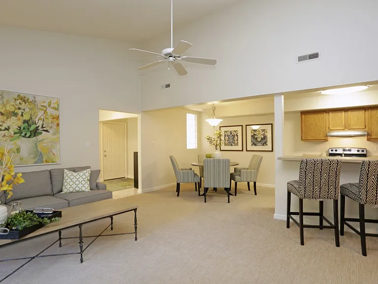 Lakemont Apartments — Photo 28