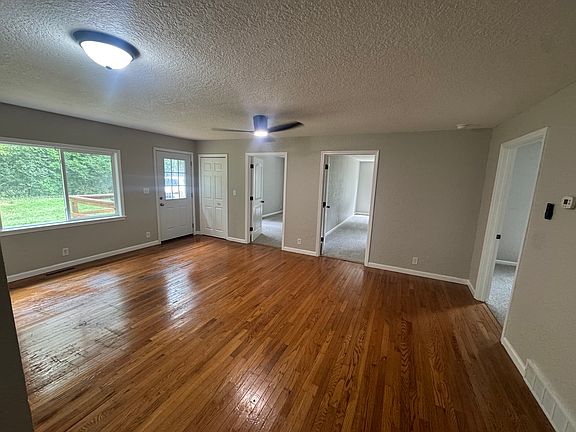 3rd image of 4400 Draper Rd