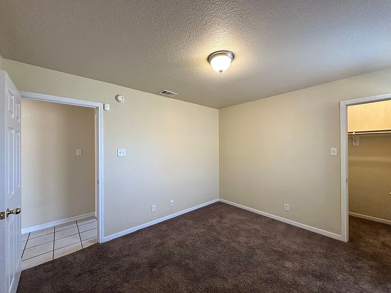 4304 Elms Run Cir — Photo 14