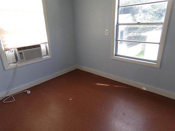 5th image of 1901 N Avenue G #1