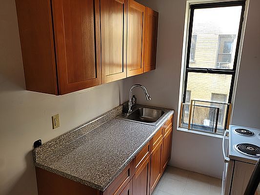 5th image of 170 E 19th St APT 3B
