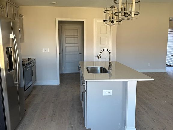 3rd image of 207 Donegal Dr