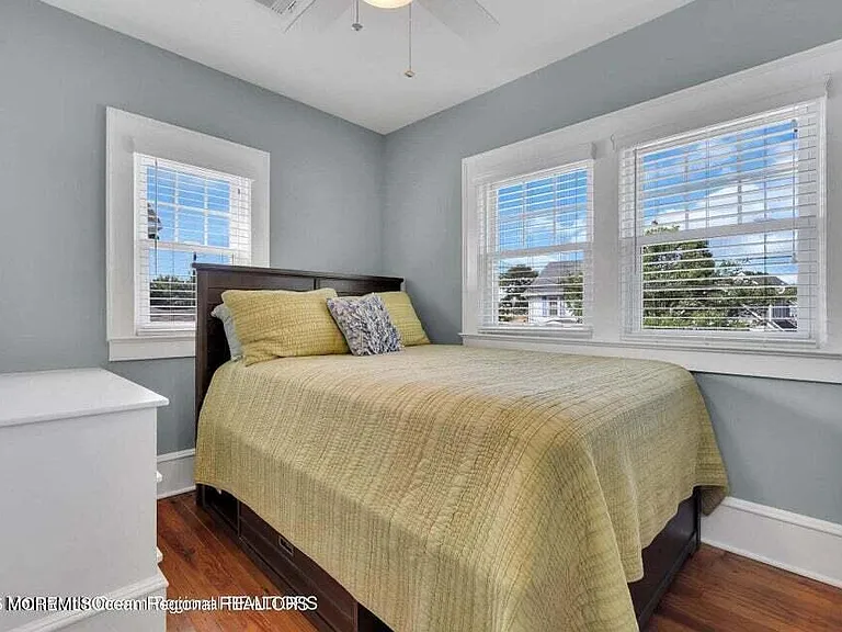 321 14th Ave — Photo 21