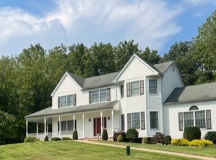 5 Steeplechase Ln, Asbury, NJ 08802