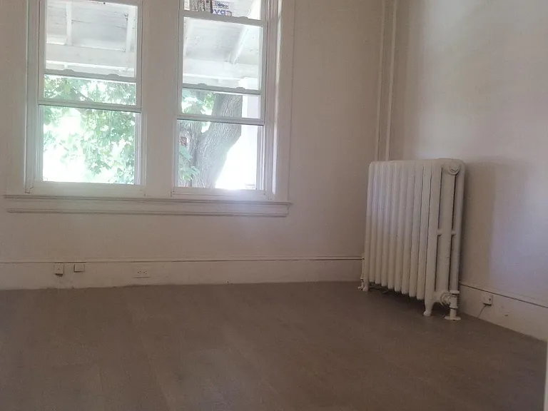 1106 Olive St #1 — Photo 6