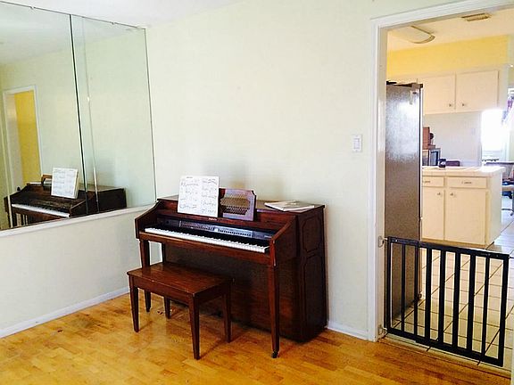 5th image of 6034 Greenmont Dr