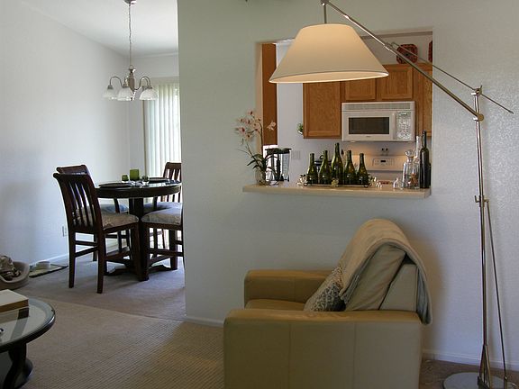 Living Room / Dining