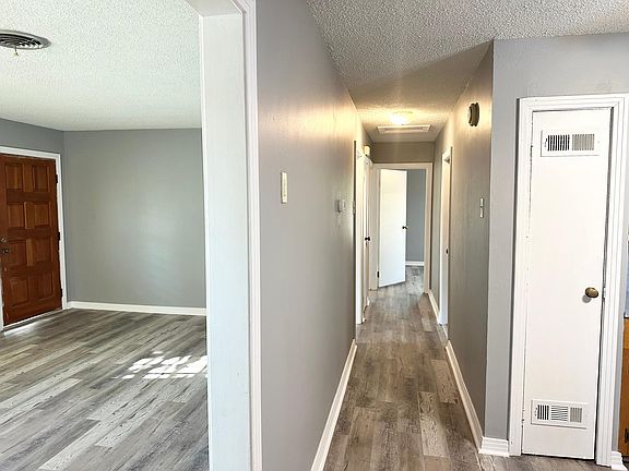 3rd image of 1530 Woodlawn Dr