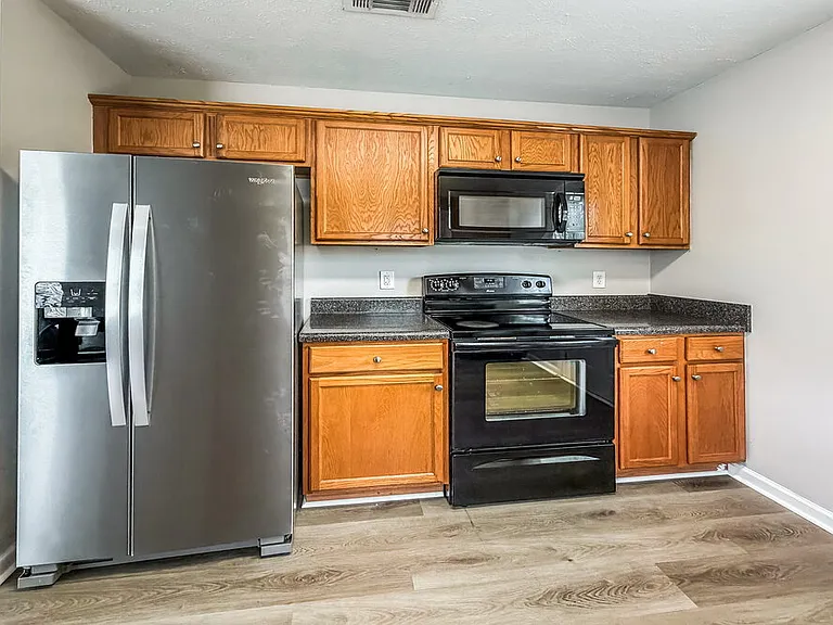1202 Elisha Ct — Photo 6