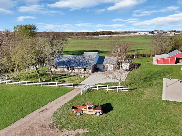 109 Pioneer Ct, Waxahachie, TX 75167