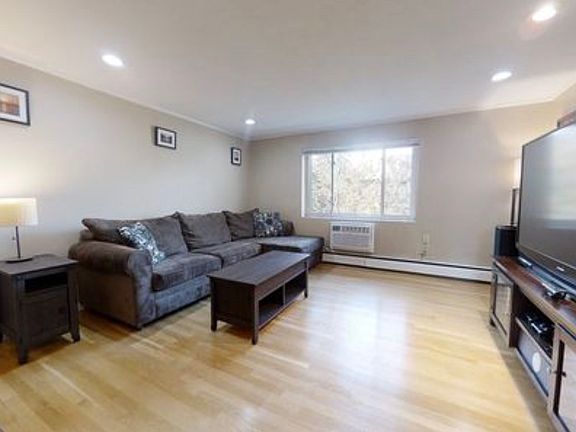 4th image of 50 Bryon Rd #6
