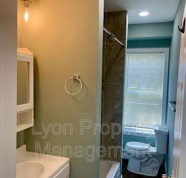 1 Grant Ave #2R — Photo 10