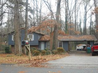 1586 Ember Cir, Snellville, GA 30078