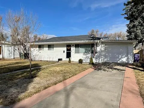 5675 E Minnesota Dr — Photo 2