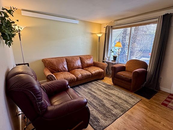 Furnished Livingroom