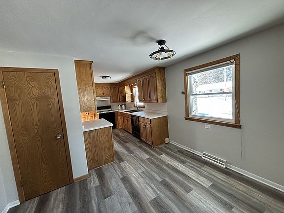 3rd image of 227189 Heron Ave