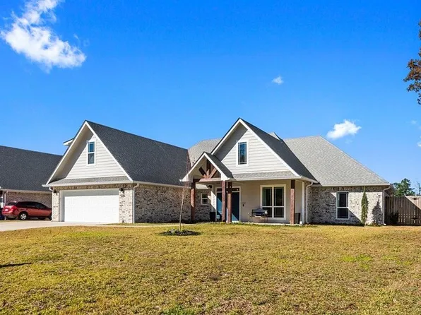 220 Rustic Pines Dr, Lufkin, TX 75904