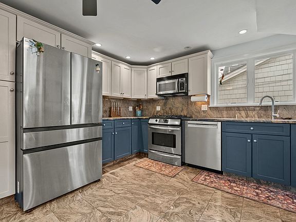 4th image of 54 Trident Ave #54