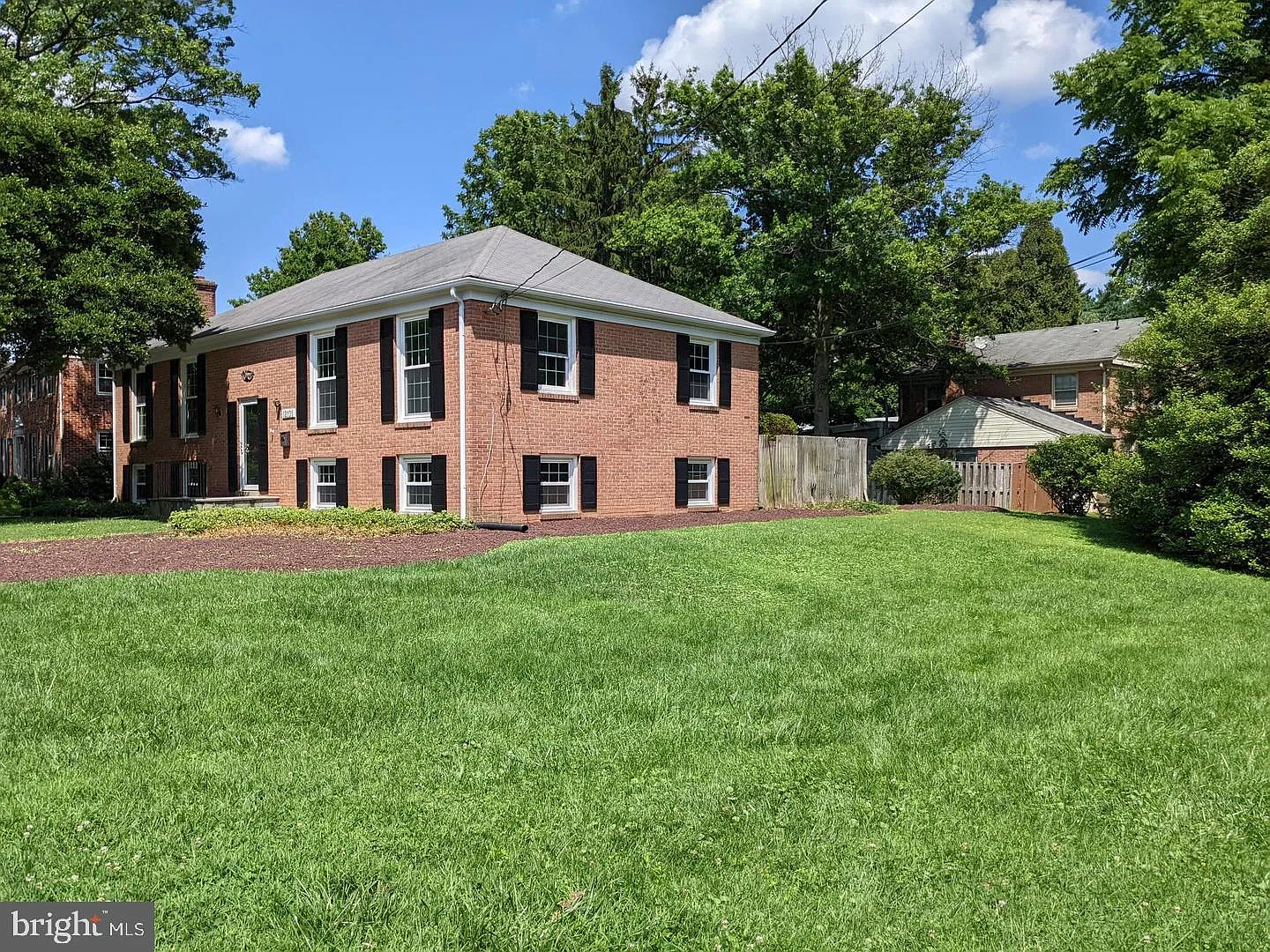 5 bed, 3.0 bath, 2808 sqft, $4,000 — Photo 2