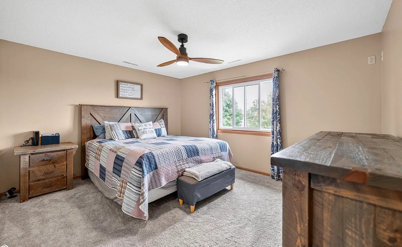 4 bed, 3.5 bath, 1902 sqft, $2,250 — Photo 1