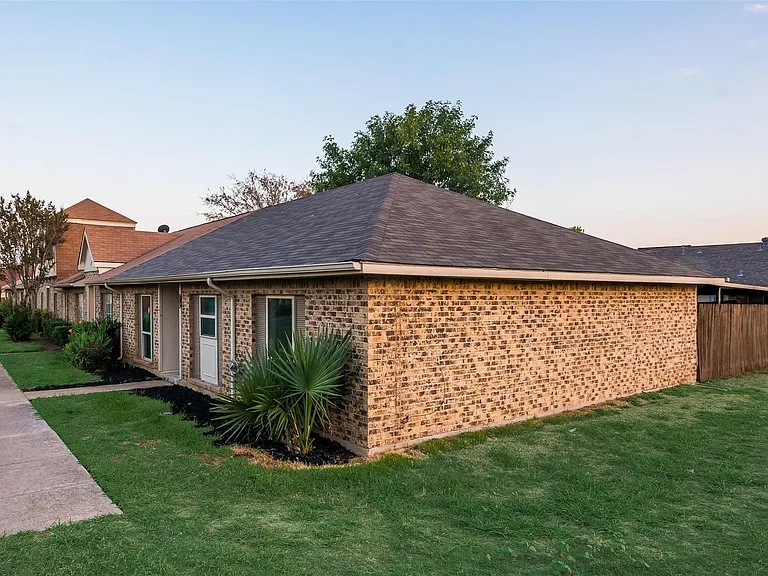 30 W Mountain Creek Dr — Photo 1