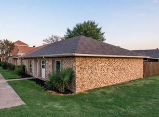 30 W Mountain Creek Dr, Grand Prairie, TX 75052