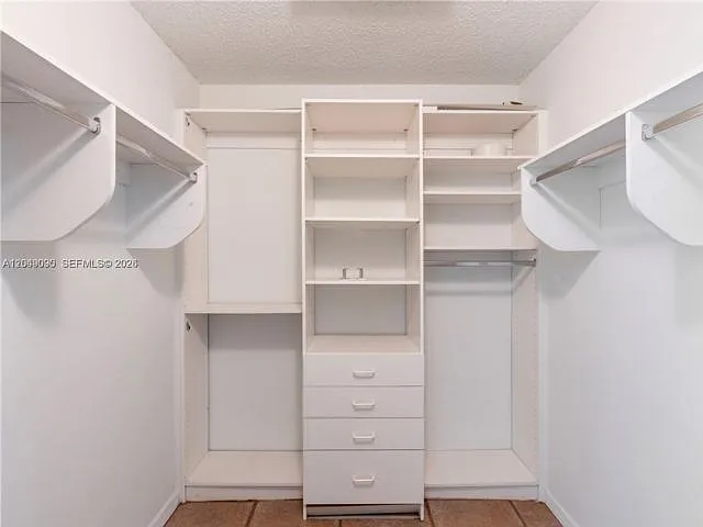 3 bed, 2.5 bath, 1898 sqft, $3,900 — Photo 4