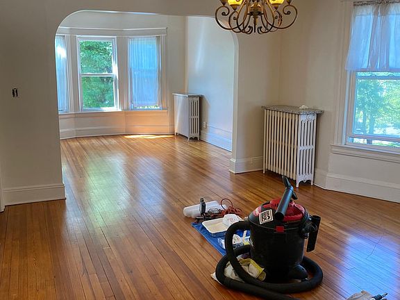 4th image of 53 S Pine Ave #2