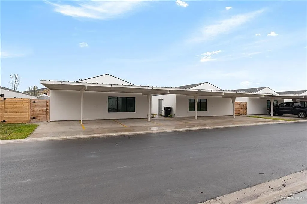 2 bed, 2.0 bath, 900 sqft, $1,250 — Photo 3