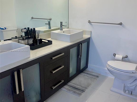4th image of 18181 NE 31st Ct APT 1503