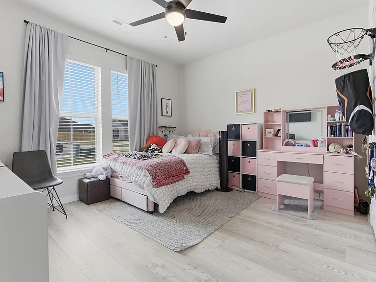 221 Willie Sanders Dr — Photo 16