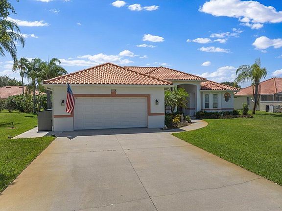 2nd image of 5828 Pine Ridge Circle