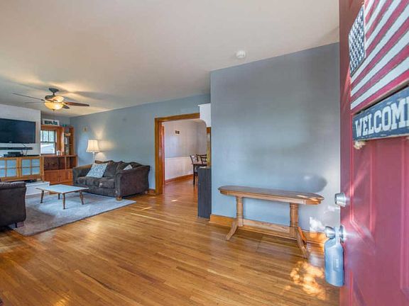 3rd image of 323 West St