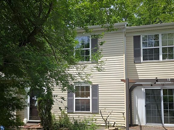 2nd image of 1249 Cambell Way